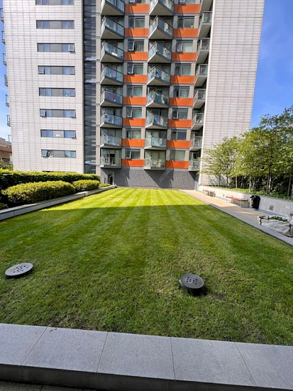 Beautifully maintained garden for apartment block in London